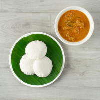 Idli [3 Pieces] with Chicken Kuzhambu