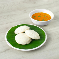 Idli [3 Pieces] with Kothu Curry [200 ml]