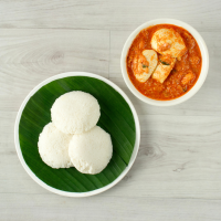 Idli [3 Pieces] with Egg Curry [200 ml]